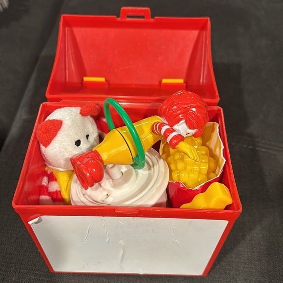 Vintage McDonald pins-lot of 16 pins, happy meal box, fries, shake, Ronald - Picture 2 of 13